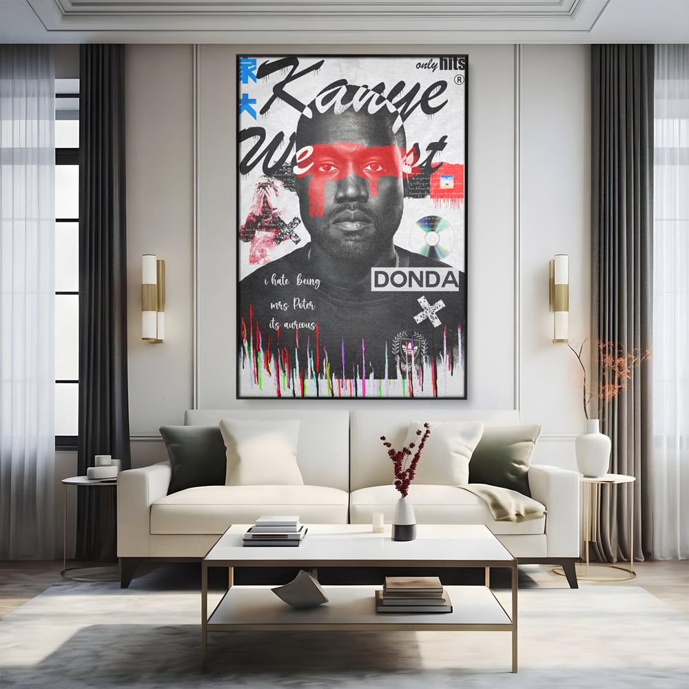 Tablou canvas cu tablou canvas cu portretul stilizat al lui kanye west, in rama de aluminiu negru, pe perete intr-un living